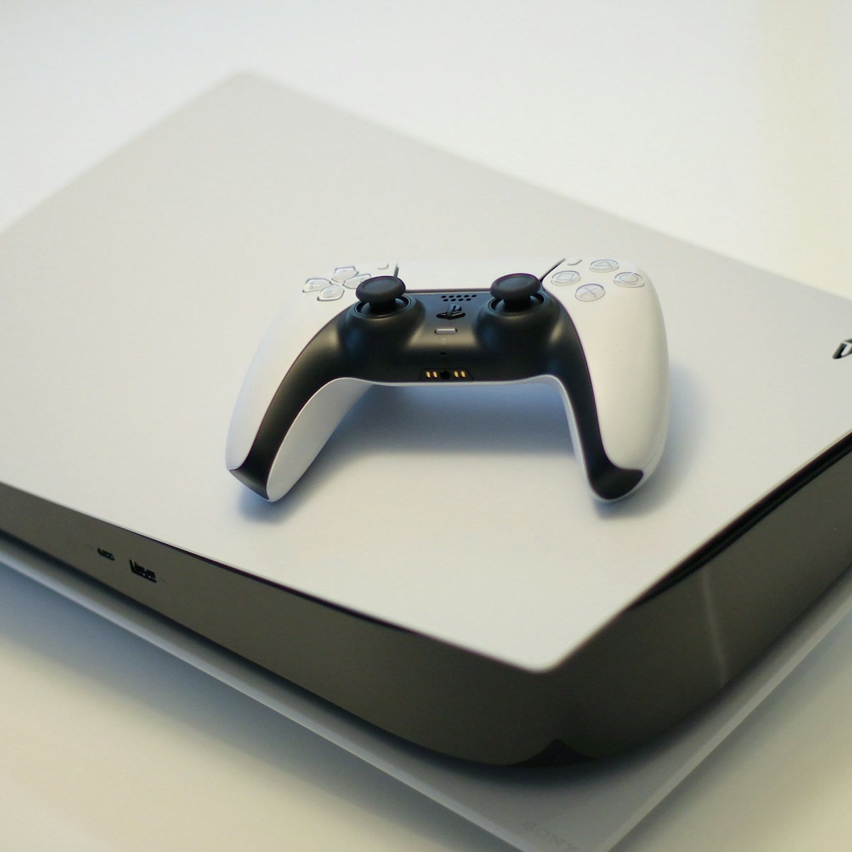 PS5 Disc Edition + 2 Controllers